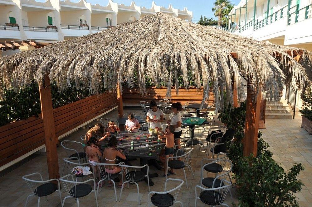 Cala Saracena Aparthotel 4*